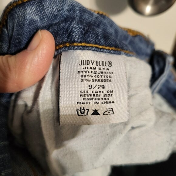 JUDY BLUE CROPPED FRAYED HEM FRINGE JEANS SZ 9/29 - Picture 6 of 7